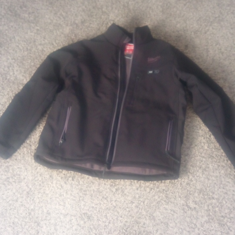 MILWAUKEE TOOL MED. HEATED JACKET with charger and battery